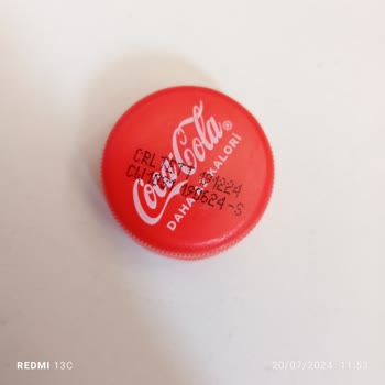 Coca-Cola Şişesinin İçinde Bir Şey Çıktı?