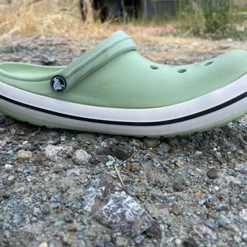 Plüton Giyimin Sattığı Ürünün Arkasında Durmaması