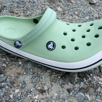 Plüton Giyimin Sattığı Ürünün Arkasında Durmaması