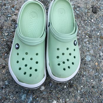 Plüton Giyimin Sattığı Ürünün Arkasında Durmaması