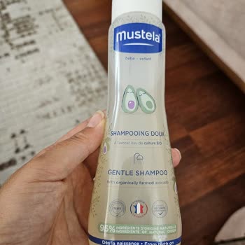 Mustela Bebek Şampuanı Göz Yakıyor