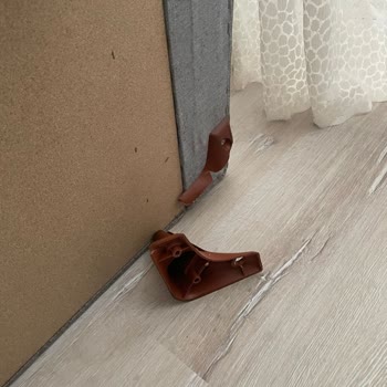 İpek Mobilya Kanepe Bacakları Kırıldı, Firma Destek Vermiyor