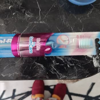 Oral B Diş FIRÇASI'NIN Kutusu Açık