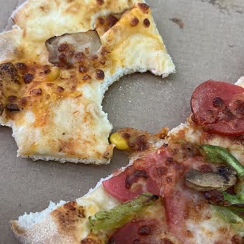 Domino's Pizza Hem Soğuk Hem Eksik Malzeme