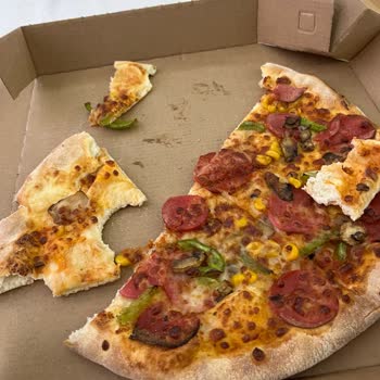 Domino's Pizza Hem Soğuk Hem Eksik Malzeme