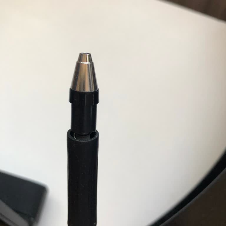 Rotring Kalem Kalem Durduk Yere İçinden Kırıldı