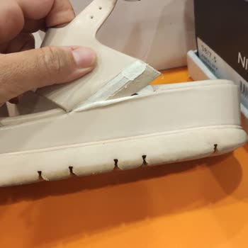 FLO Ayakkabı FLO Magazaları İlgisiz &sattığı Malzemenin Arkasında Durmuyor