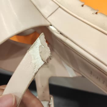 FLO Ayakkabı FLO Magazaları İlgisiz &sattığı Malzemenin Arkasında Durmuyor