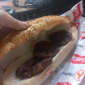 Köfteci Yusuf Ekmek Arası Köfte