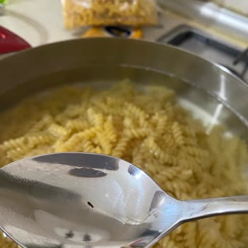 Nuh'un Ankara Makarnası Burgu Makarnadan Böcek Çıktı!