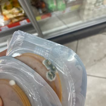 Migros Skyland Şubesi Küflenmiş Ürünler