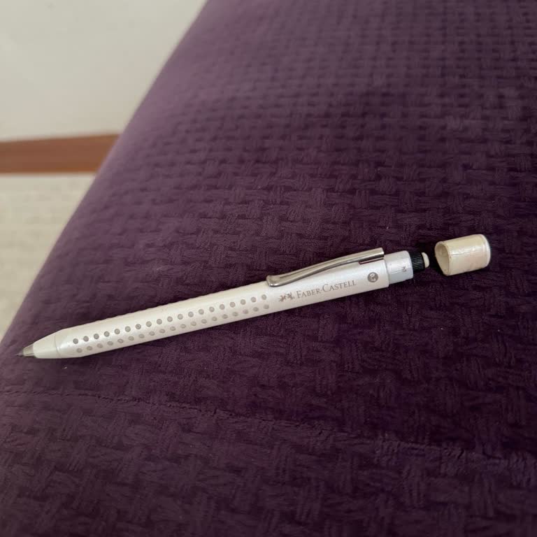 Faber Castel Kalemimin Arka Basma Kapağı Kırıldı Ve Yedek Parça Yok