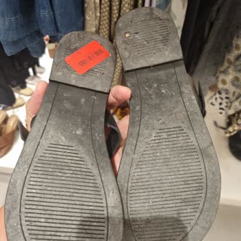 Yargıcı Kullanılmış Ve Hasar Görmüş Ürünleri Outlet Diye Satıyor.