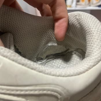 Skechers Firma Ürünün Arkasında Durmalı