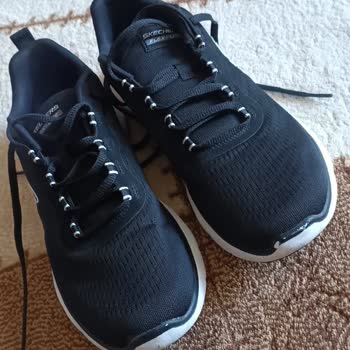 Skechers Soyulma Ve Markanın Ayakkabının Arkasında Duramaması