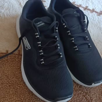 Skechers Soyulma Ve Markanın Ayakkabının Arkasında Duramaması