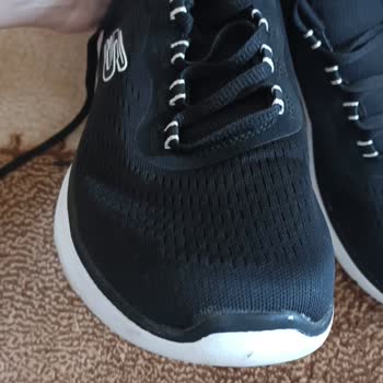 Skechers Soyulma Ve Markanın Ayakkabının Arkasında Duramaması