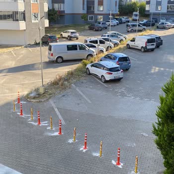 Bursa Büyükşehir Belediyesi Bursa Osmangazi Belediyesine Site İçine Konulan Dubaların Kaldırılması