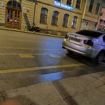 İETT - İstanbul Elektrik Tramvay Tünel Yanlış Park Ve Otobüsün Durmasına Engel Olmak