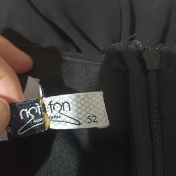 Abiyefon Abiye Elbiseye Yanlış Etiket Basılması