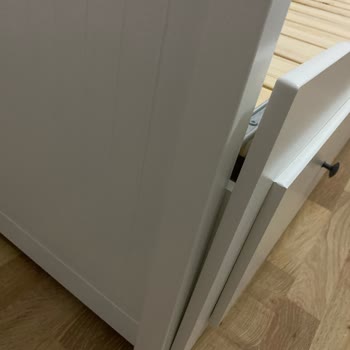 IKEA Hemnes Divan Yatağı Arası Açık Kalıyor