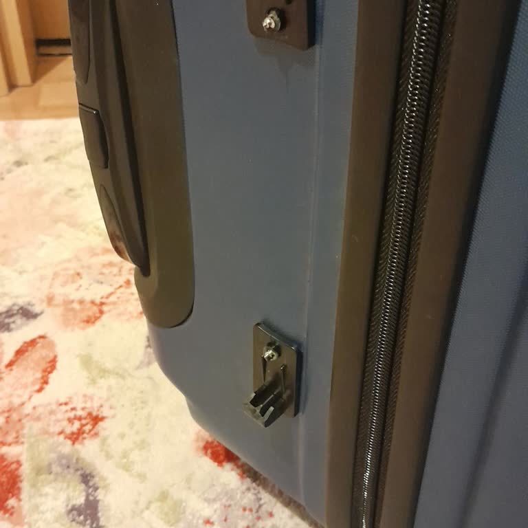 Ali Osman Ulusoy Firması Muavini Valizimi Kırdı