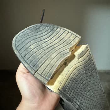 Deichmann 2 Aylık Ayakkabı Ortadan İkiye Yarıldı