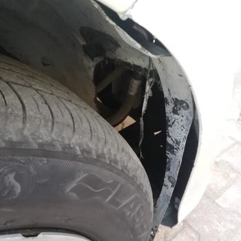 Fiat Yetkili Serviste Çamurluğum Düzgün Takılmadığı İçin Kırıldı.