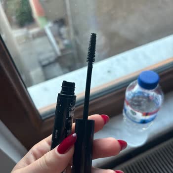 Gratis The Balm Kurumuş Maskara Faciası