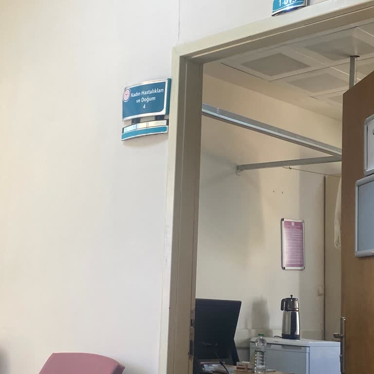 Erciş Şehit Rıdvan Çevik Devlet Hastanesi Doktorun Rahatsız Olup Hastalarını Bırakması