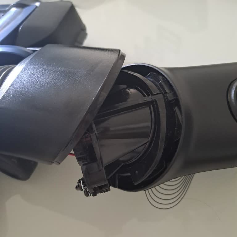 PHILIPS Ev Aletleri Philips Şarjlı Süpürge Parçası Kırıldı, Garanti Kapsamı Yetersiz
