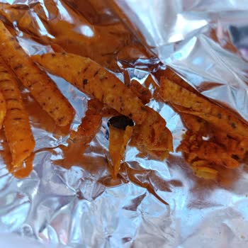 Patos Rolls Cips İçinden Siyah Sert Bir Cisim Çıktı