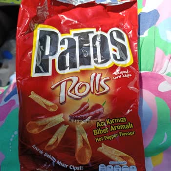 Patos Rolls Cips İçinden Siyah Sert Bir Cisim Çıktı