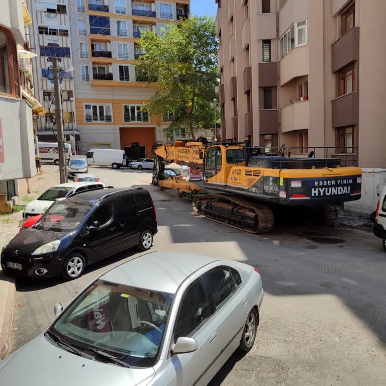 Emniyet Genel Müdürlüğü Yolu Kapatan İş Makinesi!