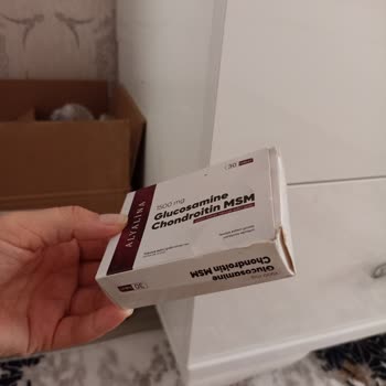 Alyalina Kozmetik Ürünler Kutuya Dökülmüş