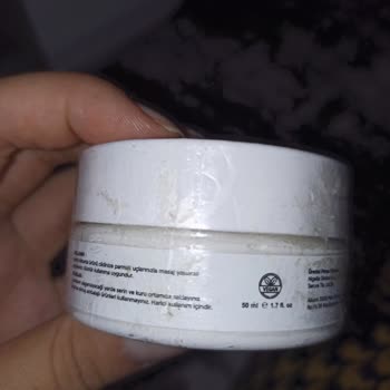 Alyalina Kozmetik Ürünler Kutuya Dökülmüş