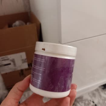 Alyalina Kozmetik Ürünler Kutuya Dökülmüş