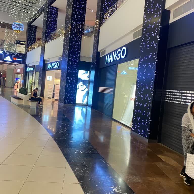 Kocaeli Symbol AVM Mango Şubesinin Personellerinin Terbiyesizliği