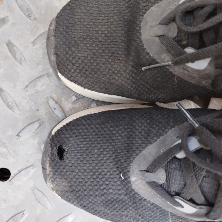 Reebok Ayakkabı: İki Ayda Yırtılan Sağ Ayak Baş Parmağı Şoku!