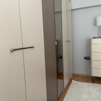 Doğtaş Mobilya Elbise Dolabının Camı Kendiliğinden Patladı