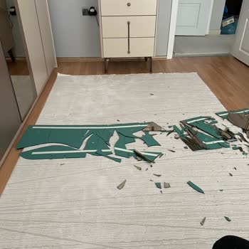 Doğtaş Mobilya Elbise Dolabının Camı Kendiliğinden Patladı