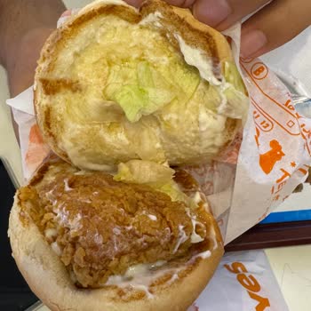 Popeyes Ekonomik Menülerde Tavuk Yok, Patatesler Yanık