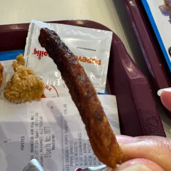 Popeyes Ekonomik Menülerde Tavuk Yok, Patatesler Yanık
