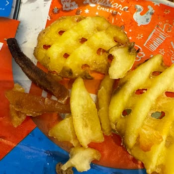 Popeyes Ekonomik Menülerde Tavuk Yok, Patatesler Yanık