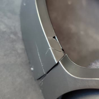 Amazon'dan Alınan Razer Barracuda 3-4 Ay İçinde Çatladı Ve Kırıldı