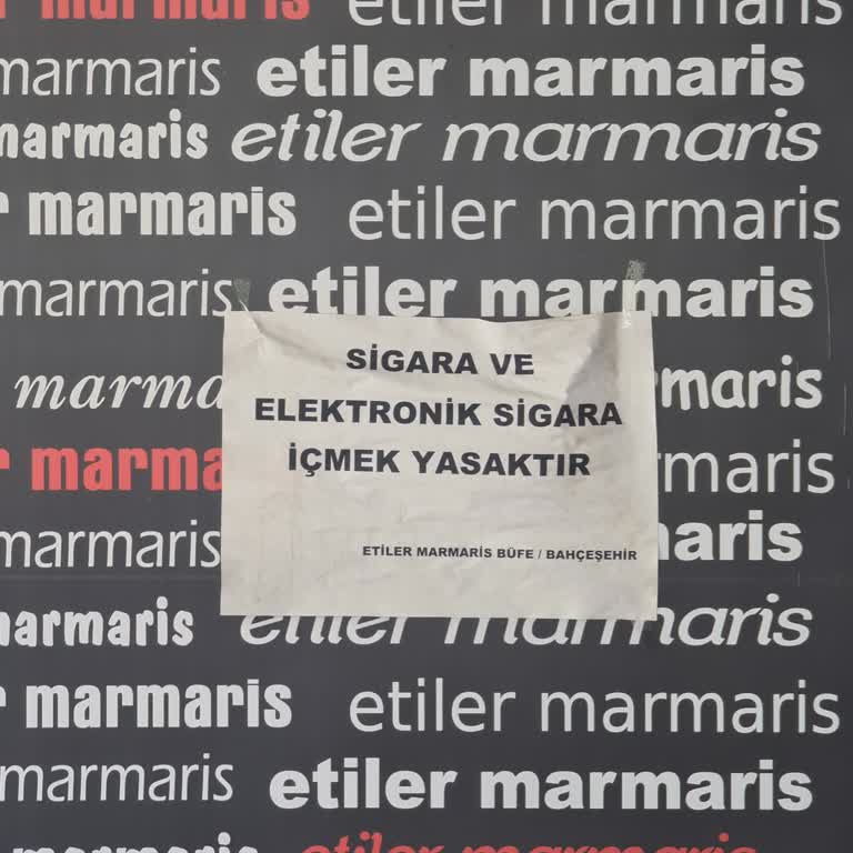 Etiler Marmaris Bahçeşehir Aşçının Sigara İçmesi