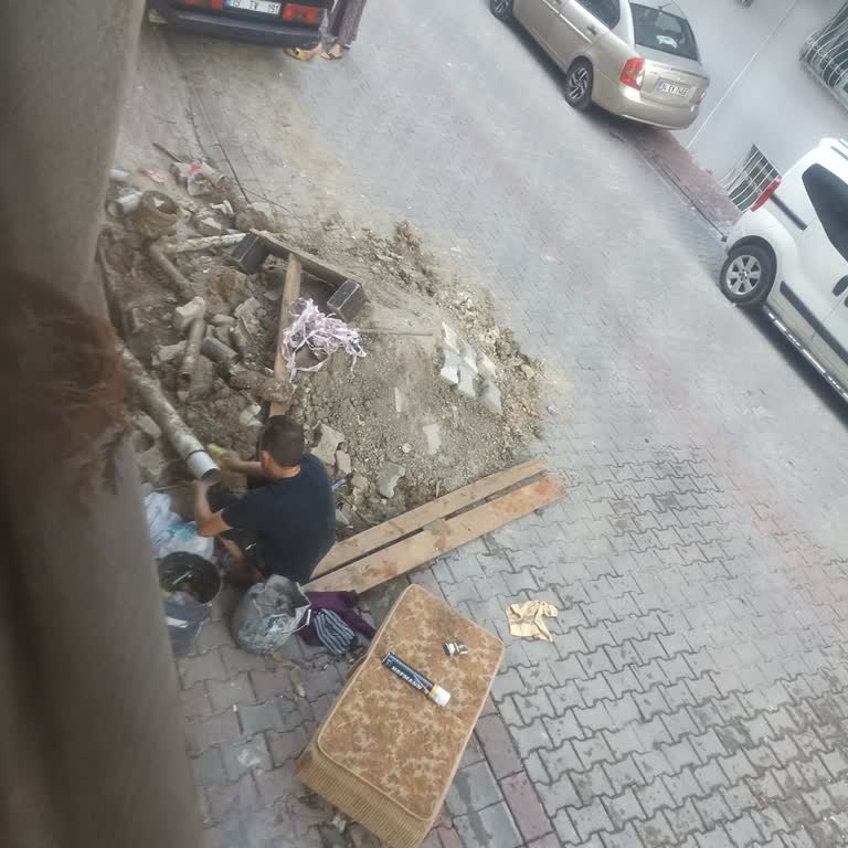 İBB - İstanbul Büyükşehir Belediyesi İstanbul'un Göbeğinde Açık Kalan Rögar Kapağı