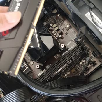 Sinerji Bilgisayardan İlk Ve Son Alışverişimi Yaptım.