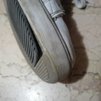 Puma Sneaker Ayakkabı Tabanlık Kısmı Hemen Açıldı.