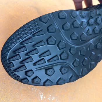 Derimod Ayakkabı İçinden Çivi Çıktı